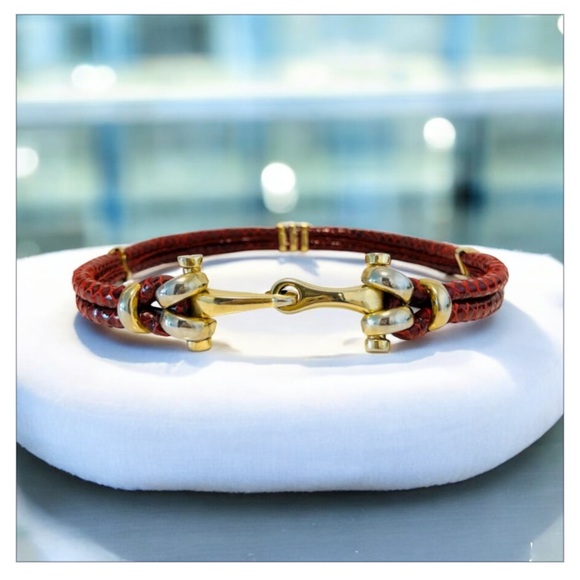 Vintage burgundy belt